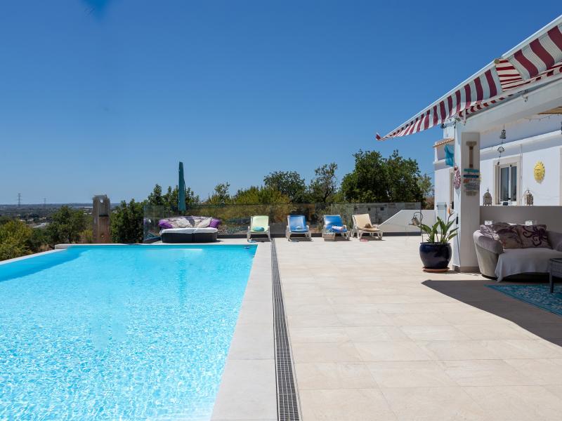 Single Story 4 Bedroom Villa with Large Plot near Paderne , Silves 