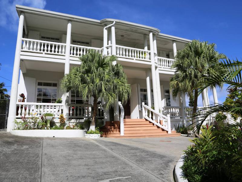 Colonial Hilltop Estate , 