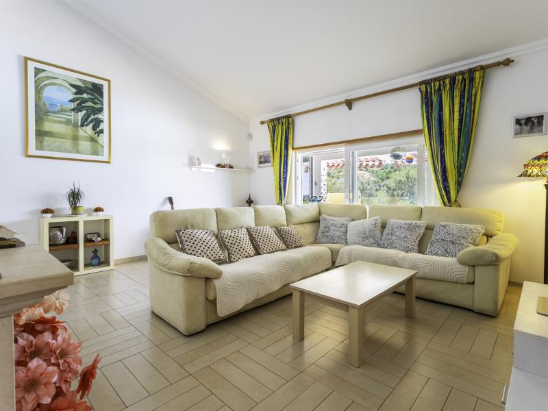 Single Story 4 Bedroom Villa with Large Plot near Paderne , Silves 