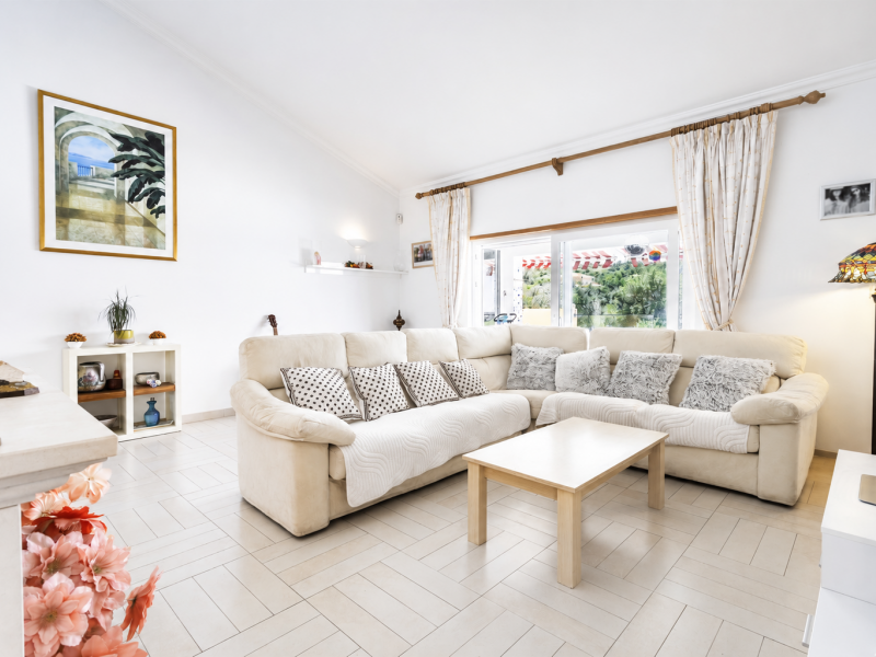 Single Story 4 Bedroom Villa with Large Plot near Paderne , Portugal