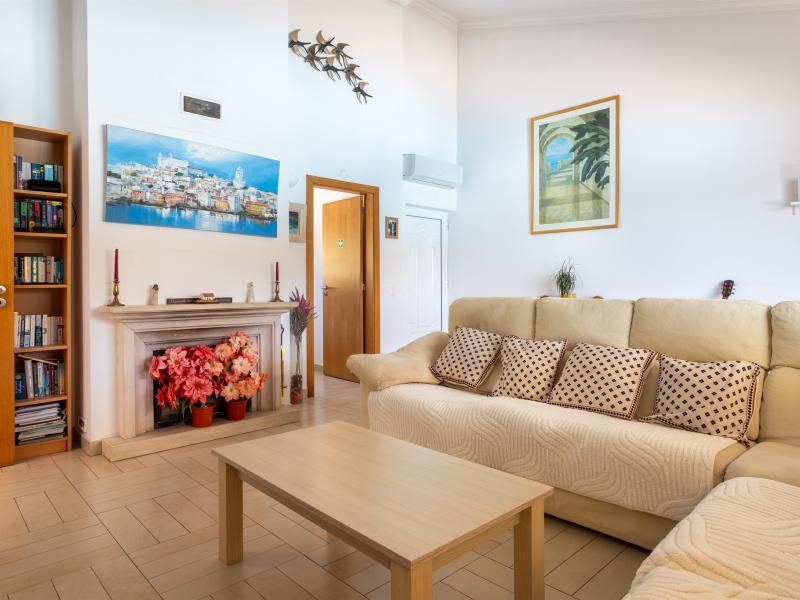 Single Story 4 Bedroom Villa with Large Plot near Paderne , Silves 