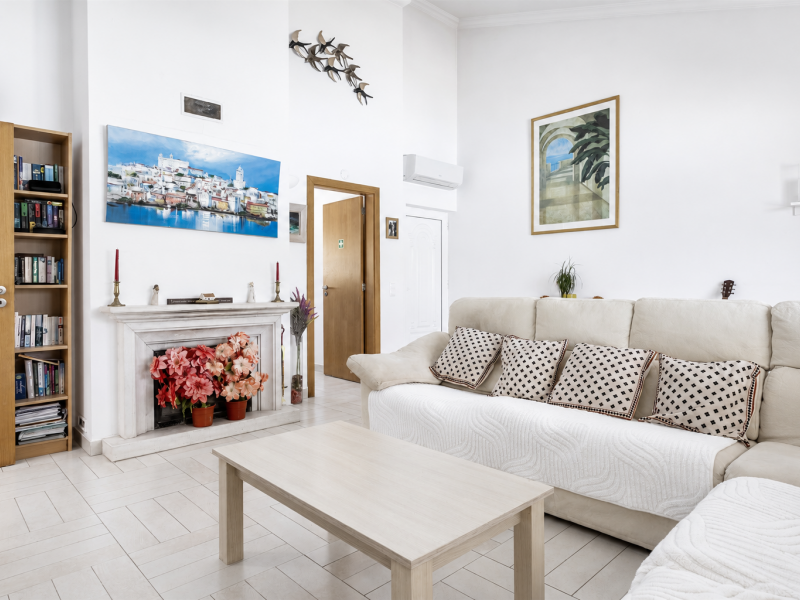 Single Story 4 Bedroom Villa with Large Plot near Paderne , Portugal