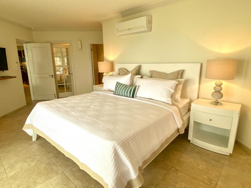 Sapphire Beach 403 - Beachfront , Beach Front , Christ Church , South Coast 