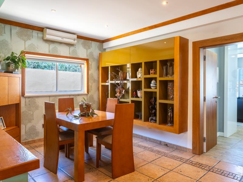 Algarve Villa for Sale in Galé – Coastal Living Near Albufeira | Luxury dining room in real estate listing