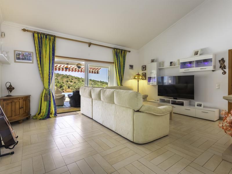 Single Story 4 Bedroom Villa with Large Plot near Paderne , Silves 