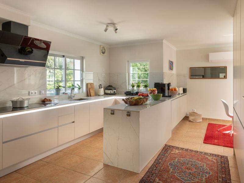 Impressively Spacious Luxury 3 Bedroom Villa in Loulé with Sea Views , Loule 