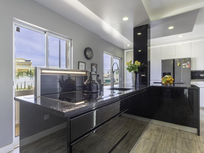 Algarve Villa for Sale in Galé – Coastal Living Near Albufeira | Luxurious kitchen in a real estate listing