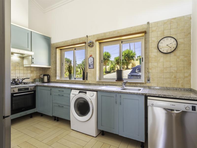 Single Story 4 Bedroom Villa with Large Plot near Paderne , Silves 