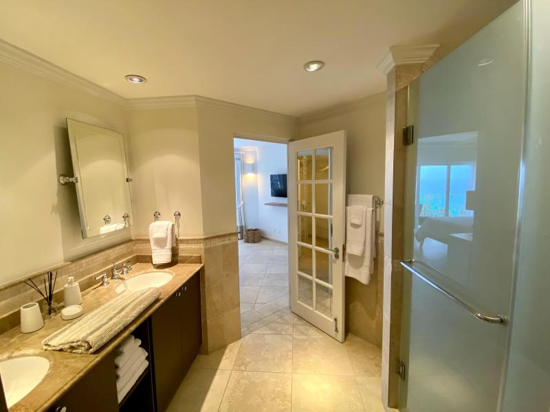 Sapphire Beach 403 - Beachfront , Beach Front , Christ Church , South Coast 