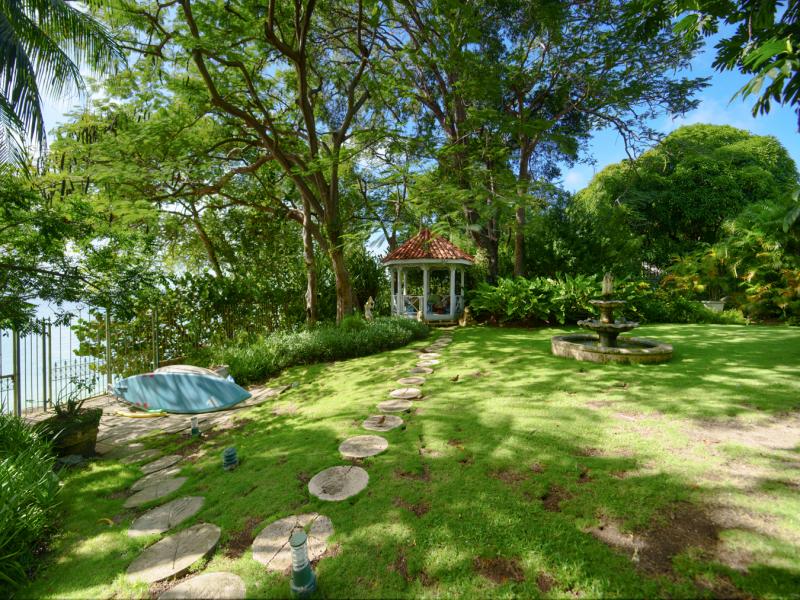Faul Haus- Beachfront Cottage West Coast , Beach Front , St James , West Coast 