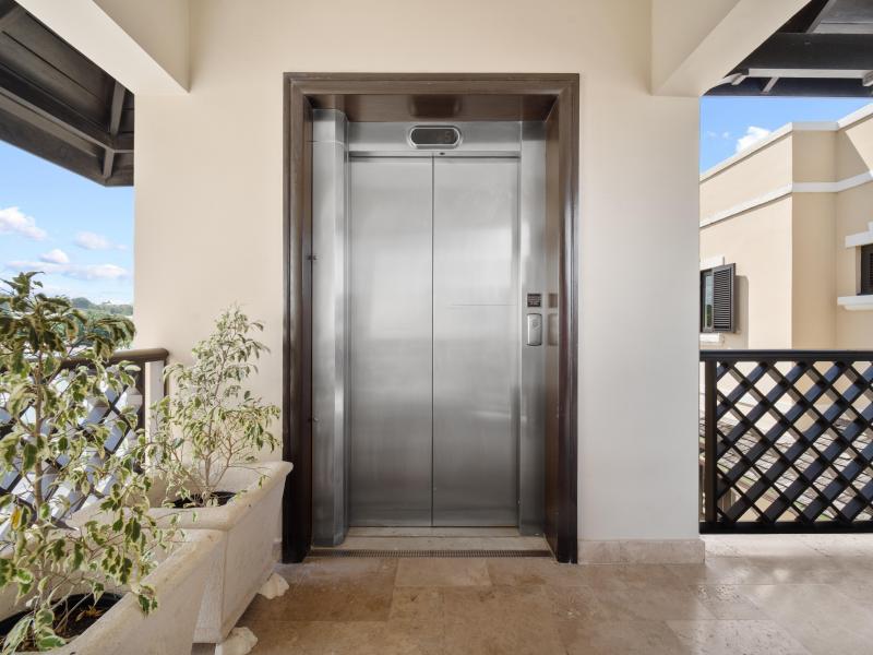 Sandy Cove 501 Penthouse - Beachfront , Beach Front , Sandy Cove , St James , West Coast 