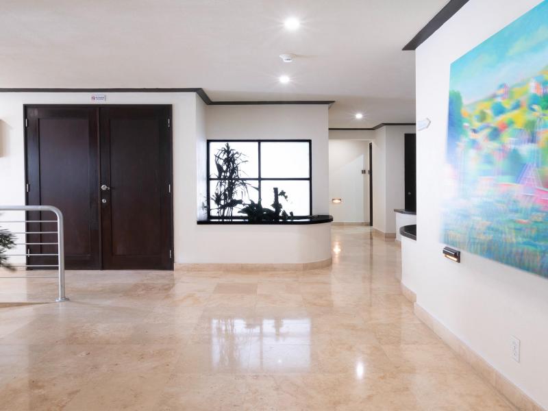 Coral Cove 1 , Beach Front , Paynes Bay , St James , West Coast 