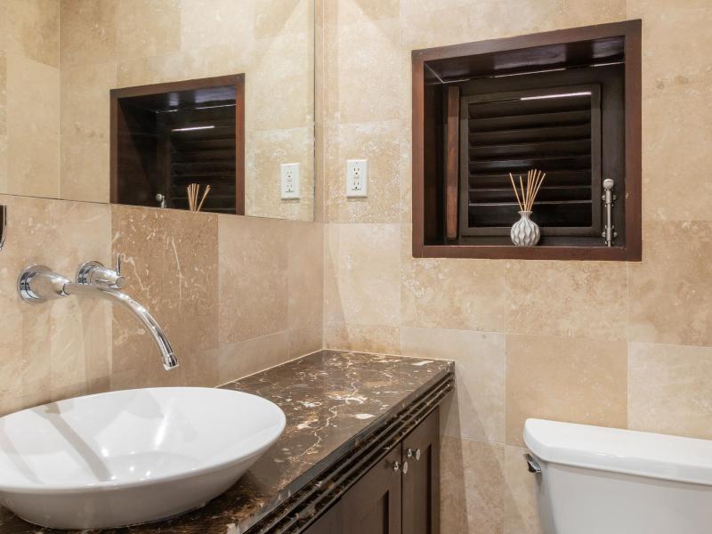 Coral Cove 1 , Beach Front , Paynes Bay , St James , West Coast 