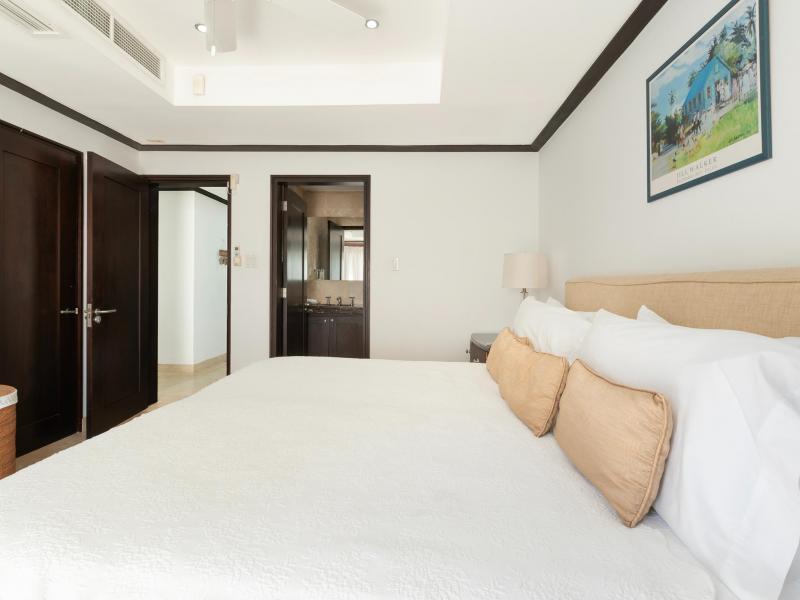 Coral Cove 1 , Beach Front , Paynes Bay , St James , West Coast 