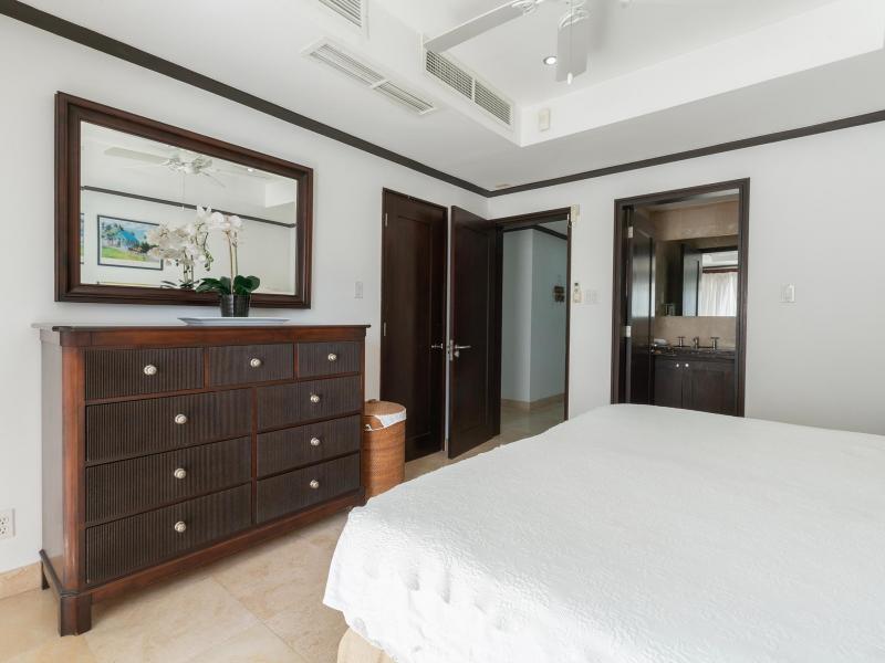 Coral Cove 1 , Beach Front , Paynes Bay , St James , West Coast 