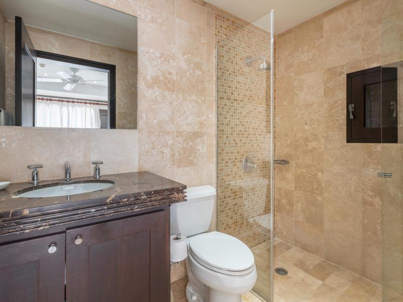 Coral Cove 1 , Beach Front , Paynes Bay , St James , West Coast 