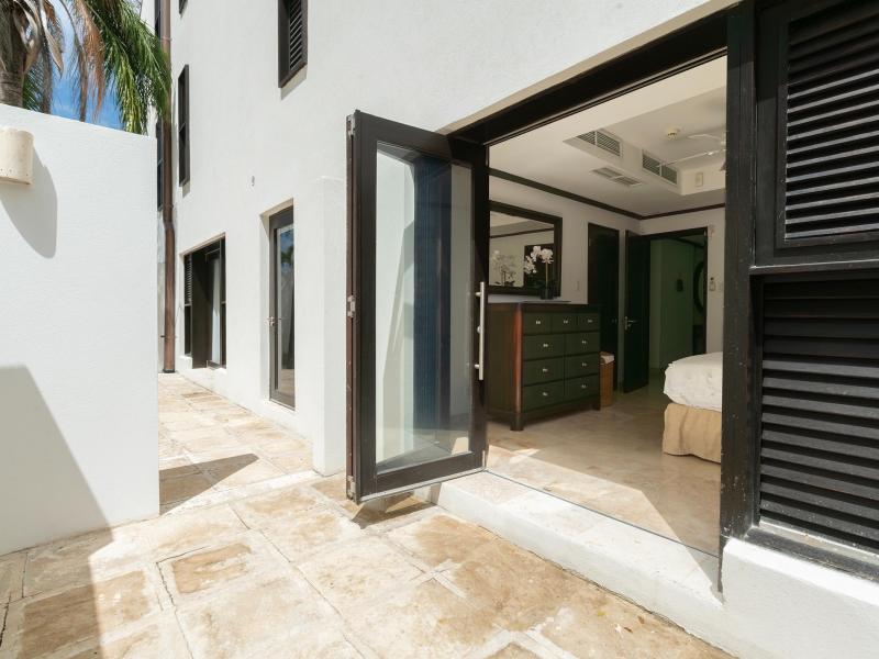 Coral Cove 1 , Beach Front , Paynes Bay , St James , West Coast 