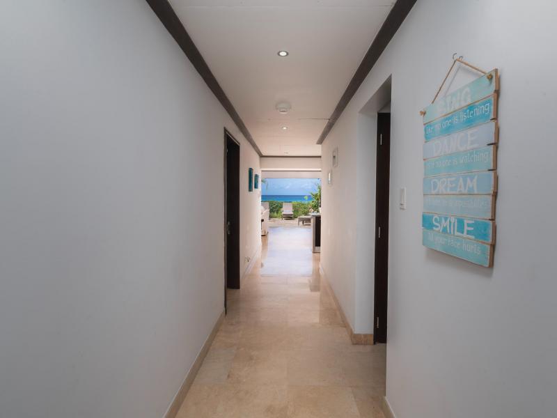 Coral Cove 1 , Beach Front , Paynes Bay , St James , West Coast 