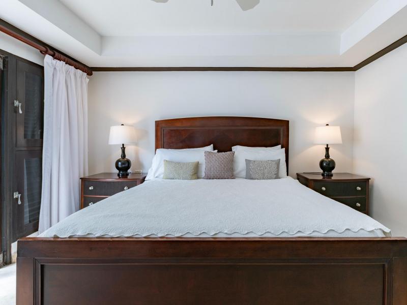 Coral Cove 1 , Beach Front , Paynes Bay , St James , West Coast 