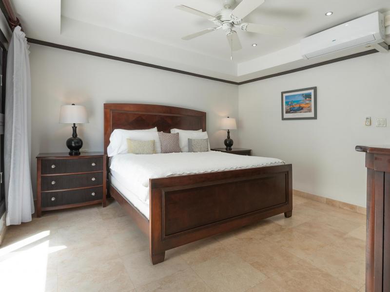 Coral Cove 1 , Beach Front , Paynes Bay , St James , West Coast 