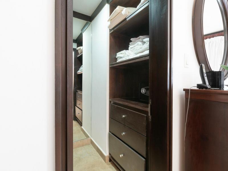 Coral Cove 1 , Beach Front , Paynes Bay , St James , West Coast 