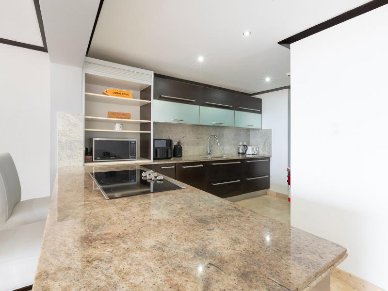 Coral Cove 1 , Beach Front , Paynes Bay , St James , West Coast 