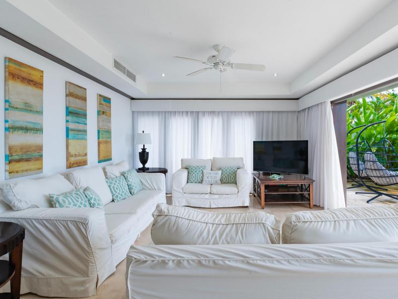 Coral Cove 1 , Beach Front , Paynes Bay , St James , West Coast 