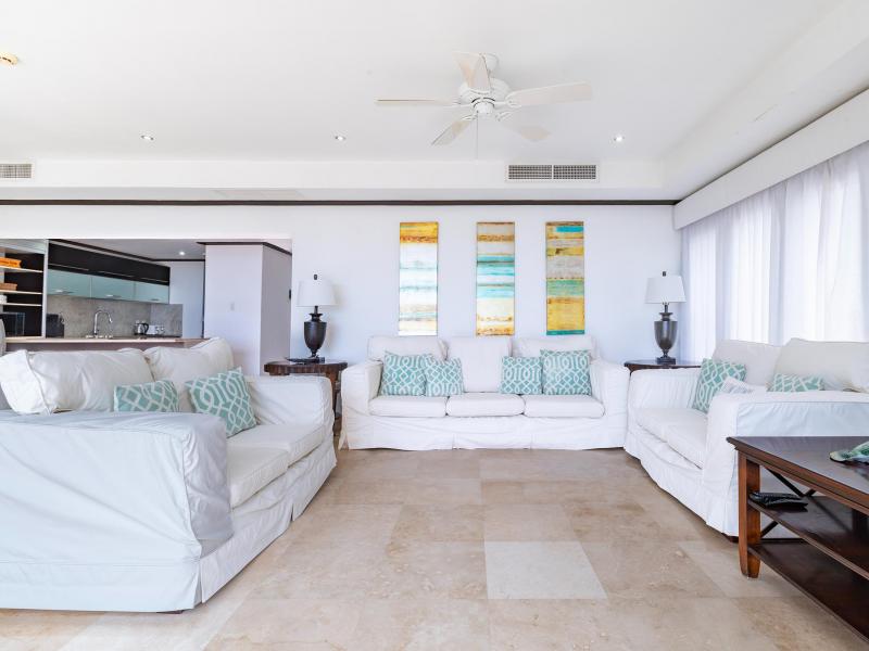 Coral Cove 1 , Beach Front , Paynes Bay , St James , West Coast 