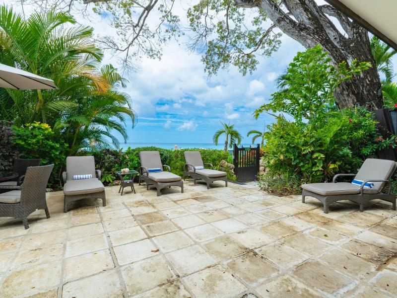 Coral Cove 1 , Beach Front , Paynes Bay , St James , West Coast 