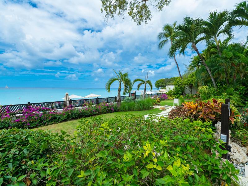 Coral Cove 1 , Beach Front , Paynes Bay , St James , West Coast 