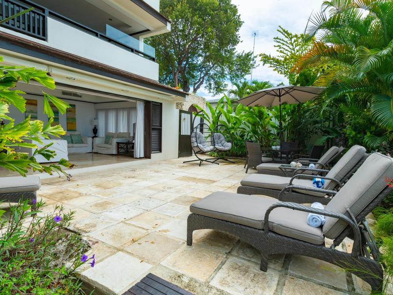 Coral Cove 1 , Beach Front , Paynes Bay , St James , West Coast 