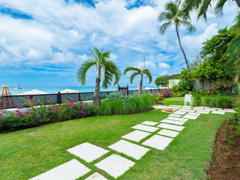 Coral Cove 1 , Beach Front , Paynes Bay , St James , West Coast 