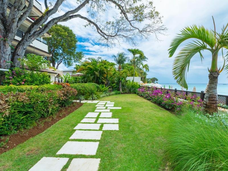 Coral Cove 1 , Beach Front , Paynes Bay , St James , West Coast 