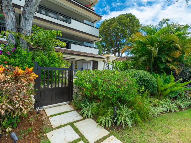 Coral Cove 1 , Beach Front , Paynes Bay , St James , West Coast 