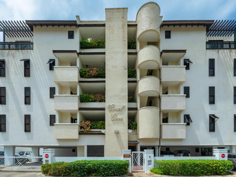 Coral Cove 1 , Beach Front , Paynes Bay , St James , West Coast 