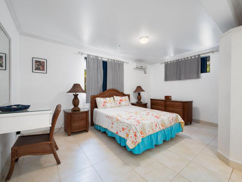 Sunset Blue , Holetown , St James , West Coast 