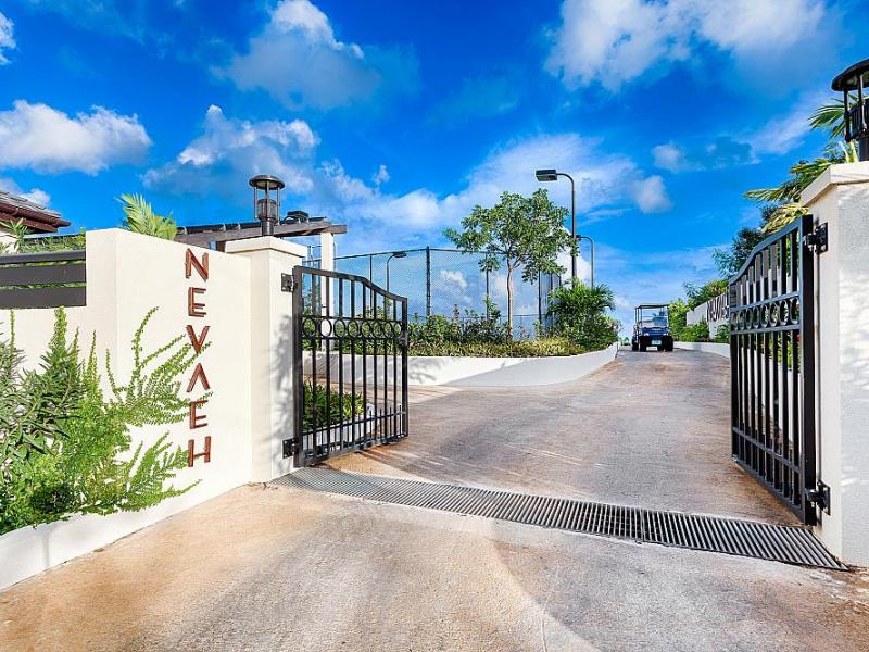 Villa Nevaeh, Beachfront , Long Bay 