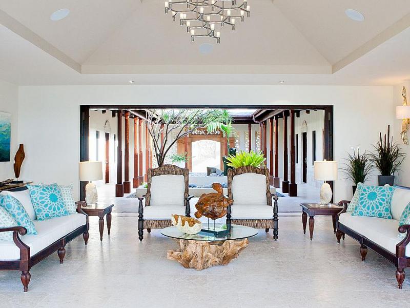 Villa Nevaeh, Beachfront , Long Bay 