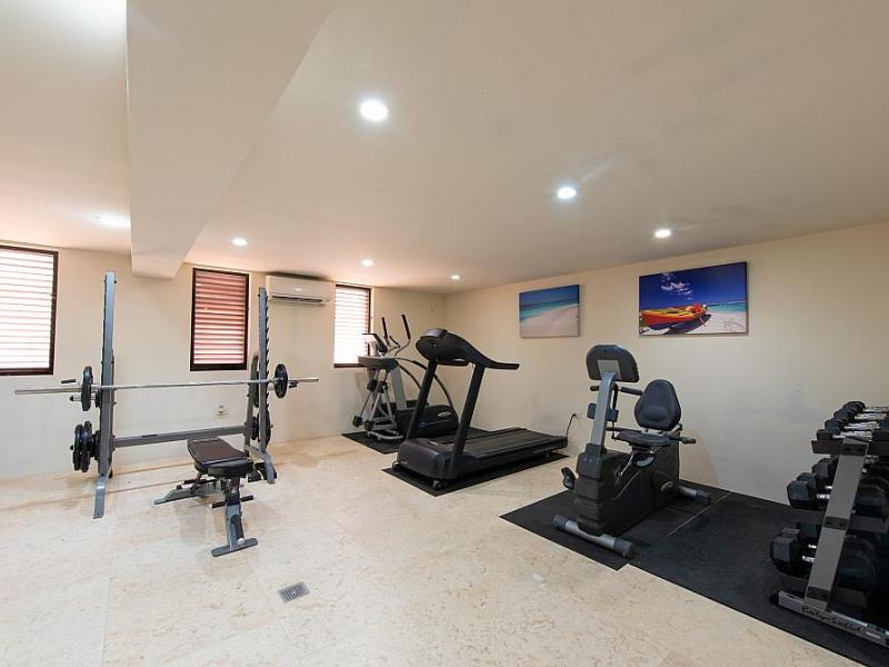 Villa Nevaeh, Beachfront , Long Bay 