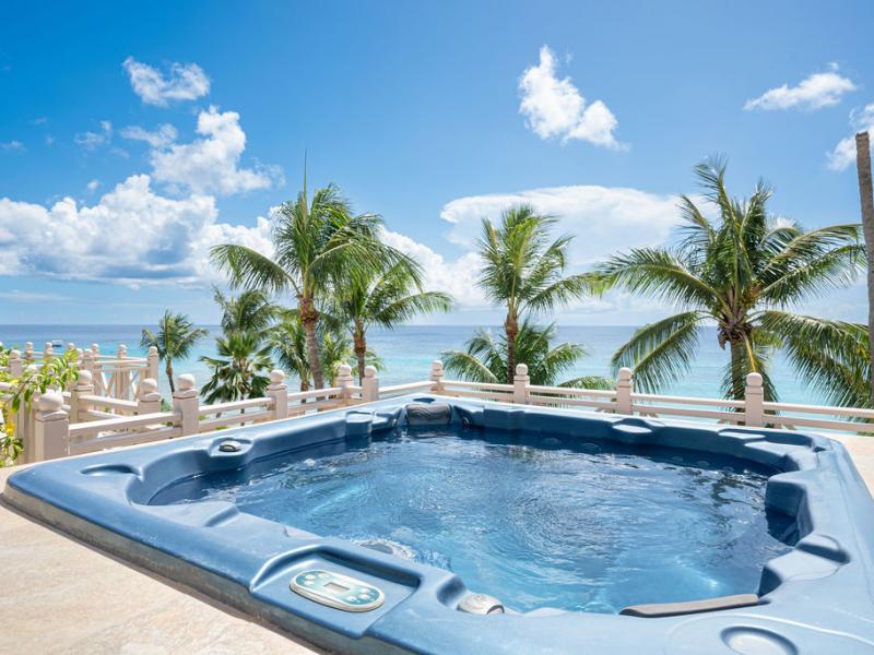Reeds House Penthouse 11 , Beach Front , Reeds Bay , Reeds House , St James , West Coast 