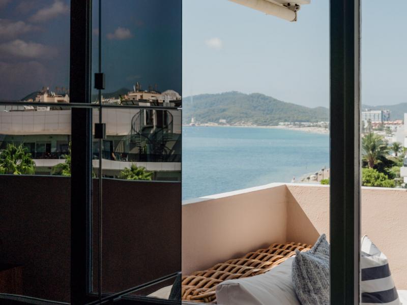 Beachfront Apartment for Sale in Figueretas, Ibiza Town , Ibiza Town 