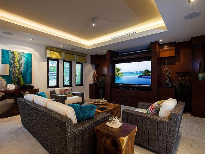 Villa Nevaeh, Beachfront , Long Bay 