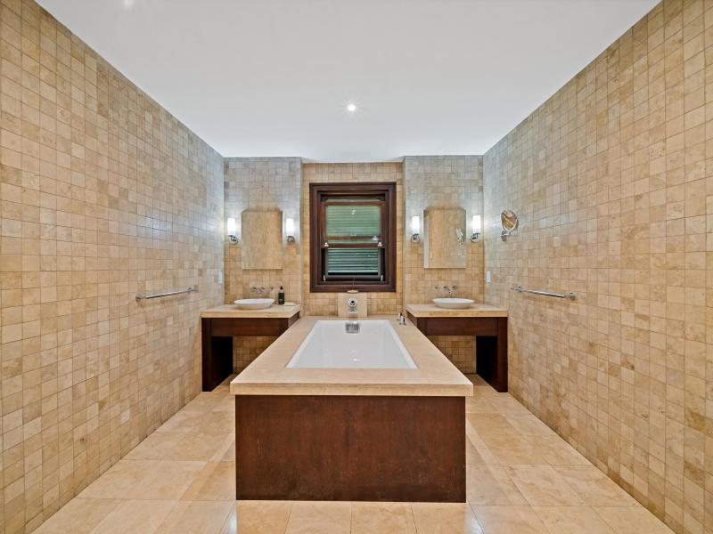 Sandy Cove 101- Beachfront , Beach Front , Paynes Bay , Sandy Cove , St James , West Coast 