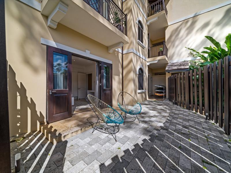 Sandy Cove 101- Beachfront , Beach Front , Paynes Bay , Sandy Cove , St James , West Coast 