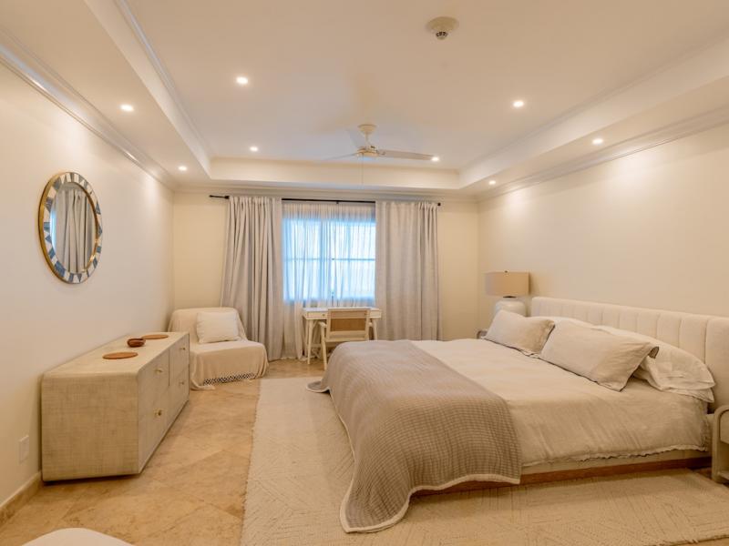 Beachfront - Sandy Cove 102 , Beach Front , Paynes Bay , Sandy Cove , St James , West Coast 
