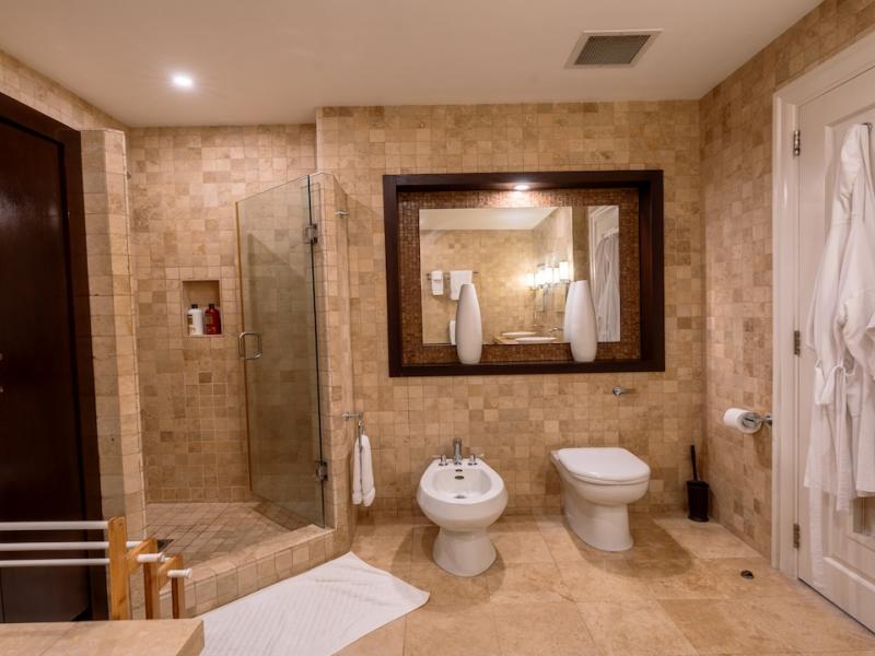 Beachfront - Sandy Cove 102 , Beach Front , Paynes Bay , Sandy Cove , St James , West Coast 