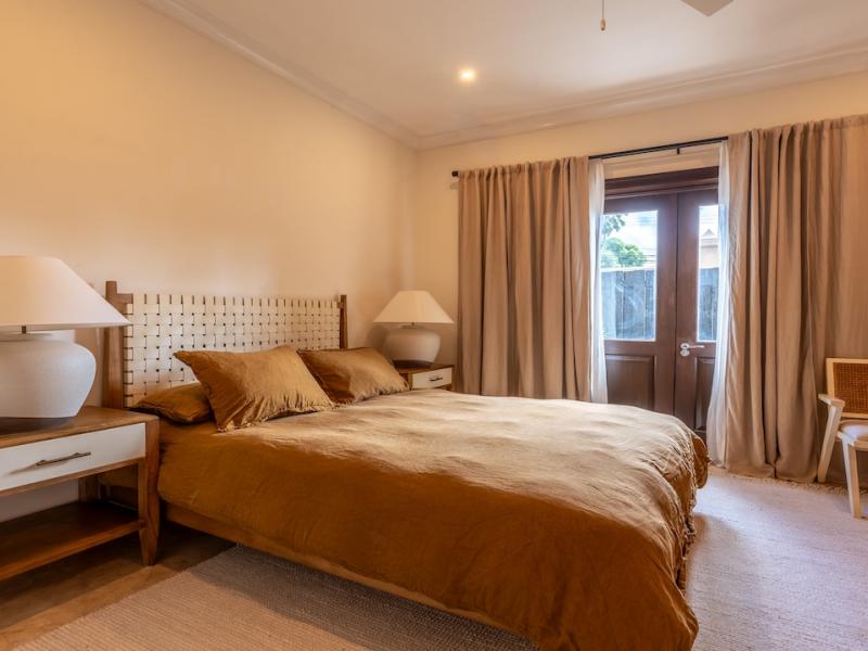 Beachfront - Sandy Cove 102 , Beach Front , Paynes Bay , Sandy Cove , St James , West Coast 