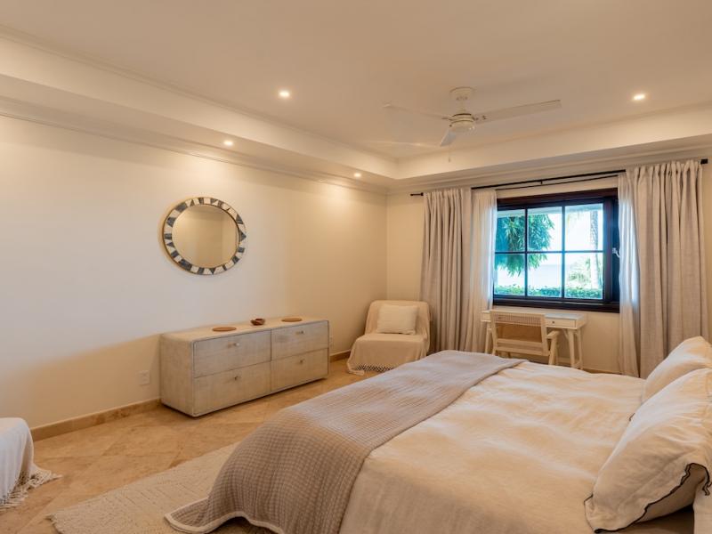 Beachfront - Sandy Cove 102 , Beach Front , Paynes Bay , Sandy Cove , St James , West Coast 
