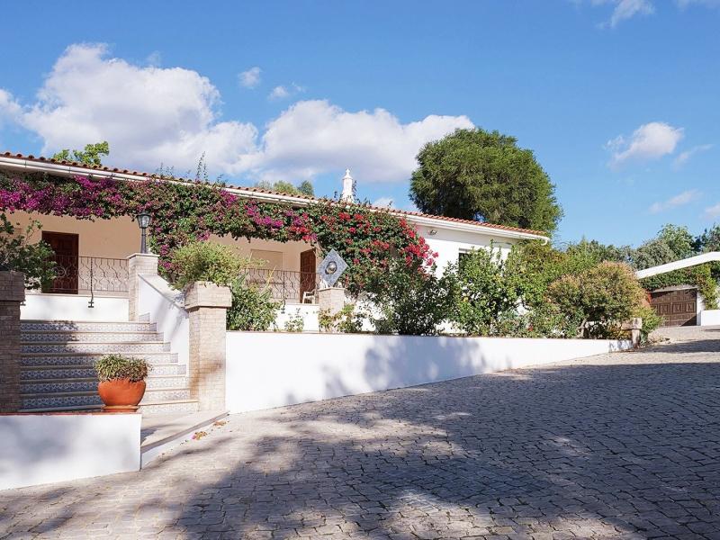 Charming Traditional Villa , Algarve , Loule 