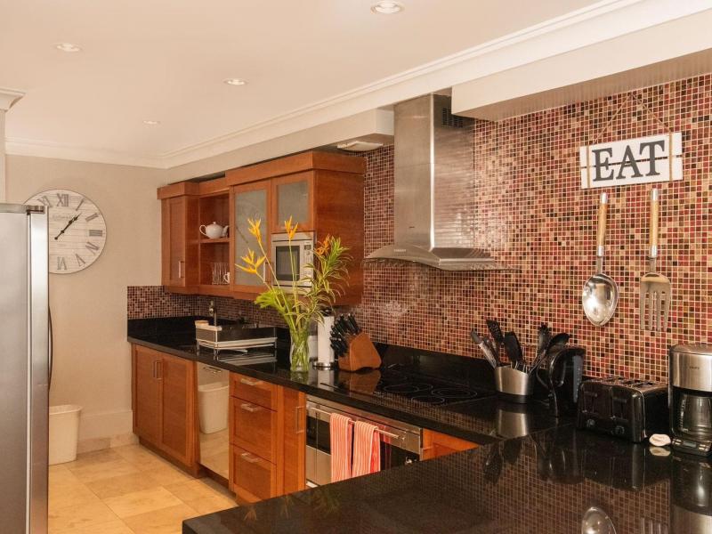 Waterside 104 - Beachfront , Paynes Bay , St James , West Coast 